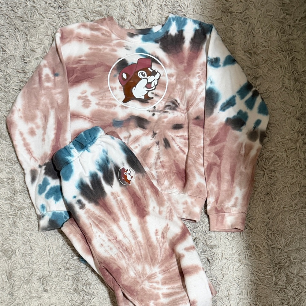 Tie-Dye Buc-ees Sweatshirt and Joggers Set
(They don't sell this style anymore)
